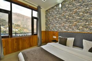 The Posh Hotel near Mall Road with Hassle Free Covered Parking