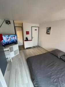 Appartements Le confort - Calme, ideale couple, business, long sejour (Netflix, Wifi, Stationnement public gratuit) : photos des chambres