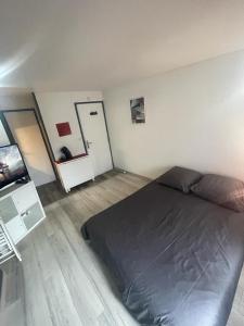 Appartements Le confort - Calme, ideale couple, business, long sejour (Netflix, Wifi, Stationnement public gratuit) : photos des chambres