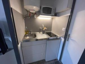 Appartements Le confort - Calme, ideale couple, business, long sejour (Netflix, Wifi, Stationnement public gratuit) : photos des chambres