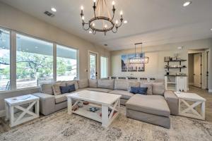 Brand New Modern Canyon Lake Escape with Fire Pit!