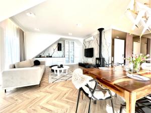 Apartament Masuria Sky w Nautica Resort z widokiem na jezioro Niegocin