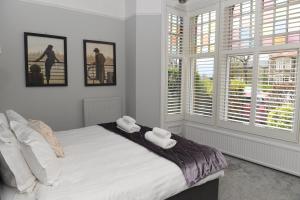 Courtyard Mews - 2 large en suite bedrooms, Garden - Harrogate Holiday Apartments