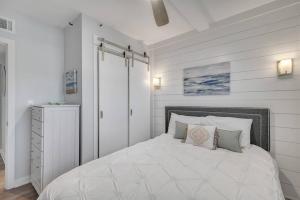 Royal Gulf Beach and Racquet Club-5615-Beachfront Luxury! Near Kiva Dunes Golf