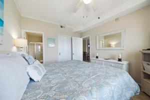 Tradewinds unit 1304 - Top Floor Beach Front wPanoramic Views - 2bed2 bath