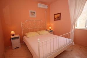 Seaside holiday house Komiza Vis 3469