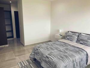 Amazing Condo with great Pool and 247 security