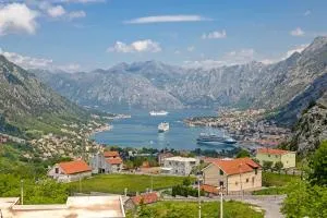 Four Seasons Apartments - Trojica