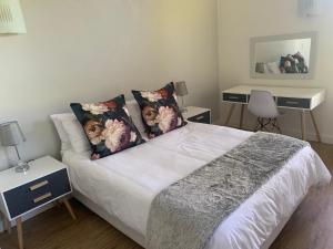 Lovely flat walking distance to Glentana beach