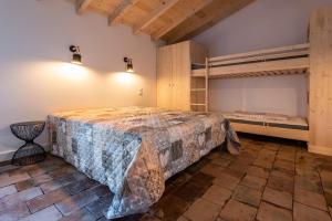 Maisons d'hotes LE MOULIN DU VIVIER : Chambre Quadruple avec Salle de Bains Privative