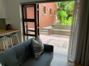 Lovely flat walking distance to Glentana beach