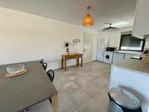 APPART-NEUF-VUE MER- 6 PERS