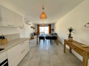 APPART-NEUF-VUE MER- 6 PERS