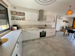 APPART-NEUF-VUE MER- 6 PERS