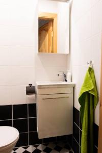 HOT ERNESTINES 7-2 RIGA Enjoy the feel of home and history!