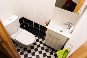 HOT ERNESTINES 7-2 RIGA Enjoy the feel of home and history!