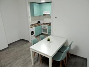 Casa Gascona con parking, wifi y netflix gratis!! By DeLabra Apartments