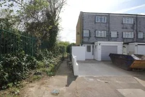 The Greatfields Drive - 阿克斯桥