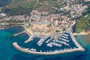 Villas Superbe Villa, incroyable vue mer, avec piscine privative a Solenzara : photos des chambres