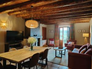Three-Bedroom Apartment with Mountain View room in Casa Serra de Dalt