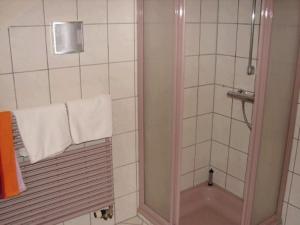Ferienwohnung im DG, Parkplatz vorm Haus, WLAN