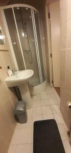 IRU, not for parties, not a hotel, room with no kitchen