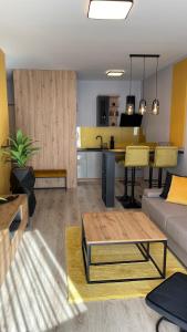APARTAMENT ELEGANCE YELLOW w Lets Sea Basen&SPA