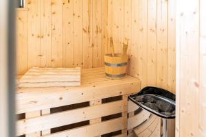 Wellness-Ferienhaus "Löwenzahn" mit Sauna, Kamin & Terrasse - ruhig am Ostseewald in Zingst