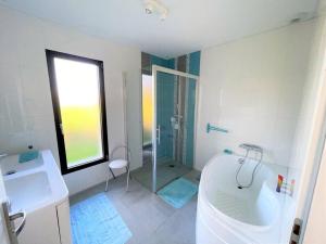 Villas VILLA LUCIA, moderne avec piscine temperee, ping pong, proche plage a Vieux-Boucau : photos des chambres