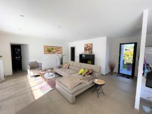 VILLA LUCIA, moderne avec piscine tempérée, ping pong, proche plage à Vieux-Boucau