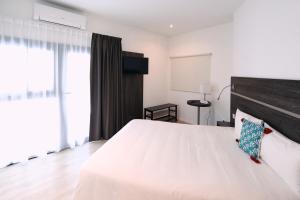 Hotels Appart' Hotel La Girafe Marseille Est - Porte d'Aubagne : photos des chambres