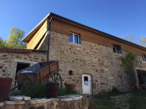 Maisons de vacances Lama-Gite-des-Puys chalet ecologique a 30km des pistes, visite aux lamas Charge VE : photos des chambres