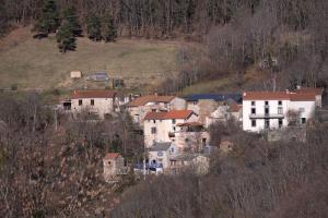 Maisons de vacances Lama-Gite-des-Puys chalet ecologique a 30km des pistes, visite aux lamas Charge VE : photos des chambres