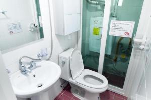 Phòng giường đôi có phòng tắm vòi sen - Không hút thuốc (Double Room with Shower - Non-Smoking)