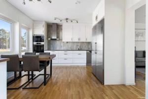 Havsnära Nybyggd Modern villa uthyres året runt!