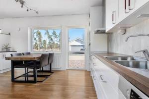 Havsnära Nybyggd Modern villa uthyres året runt!