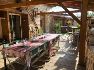 Maisons de vacances Lama-Gite-des-Puys chalet ecologique a 30km des pistes, visite aux lamas Charge VE : photos des chambres