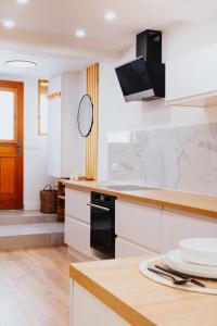 Perfect family-oriented and renovated townhouse in the old Antibes