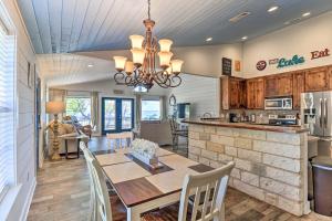 Charming Burnet Cottage with Lake View and Porch!