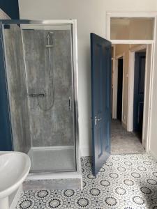 Rawling - Canny 2 bed flat close to Ncle free wifi & parking