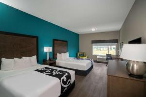 Queen Room with Two Queen Beds - Mobility Access/Non-Smoking room in La Quinta by Wyndham West Memphis