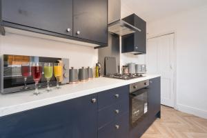 3 Bedroom Adom Home 4 Beds- 5 Mins to Hull Stadium- Close City Centre