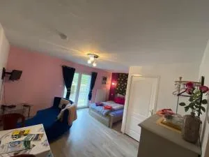 Maison Carmen - Restaurant , meublé de tourisme, appartements - 孔特雷克塞维尔