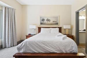 Blue Mtn Getaway in Historic Snowbridge Chalet