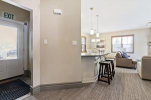 Blue Mtn Getaway in Historic Snowbridge Chalet