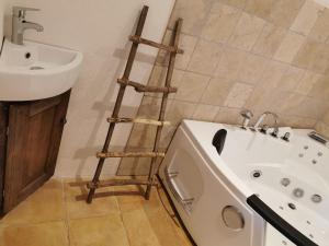 La Bastide du Capelier - Chambres dhôtes avec baignoire balnéothérapie - 3 étoiles