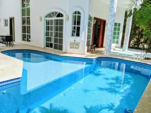 9br 6ba Large groups! Best location in town Walk to beach, 5th ave Cozumel ferry, shopping, nightlife! Roof plunge pool!! Castillo Playacar Fase 1 25max