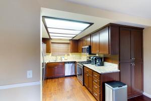 Calandri Lakeview House