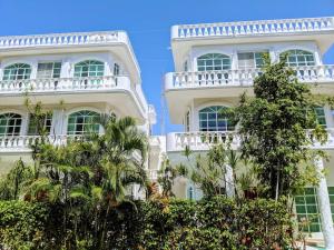 6br 2kitchen walk to Beach 5th, Pool Roof 16limit