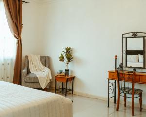 Great location at Masaki, 3 bedrooms, King size bed,pool & gym